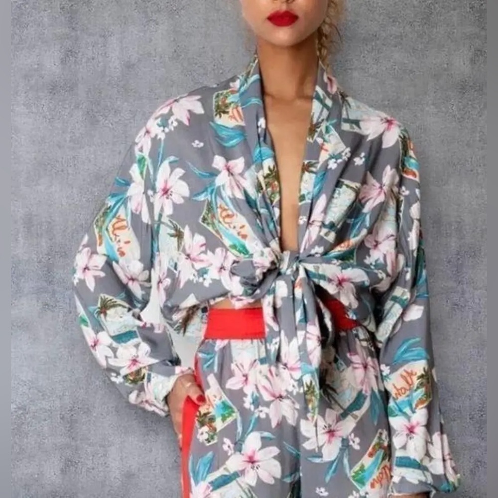 New! Le Superbe Topper Long Sleeve Tie Front Crop Aloha Fog Gray 🌺 Small NWT! - Picture 6 of 12